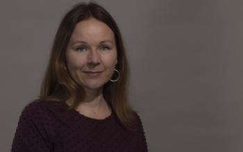 Maahanmuuttajataustaisten journalistien kohtaamisia ja integroitumista tukenut Anne Leppäjärvi ja koulutustiimi palkittiin Vuoden vuorovaikutusteko -kunniamaininnalla